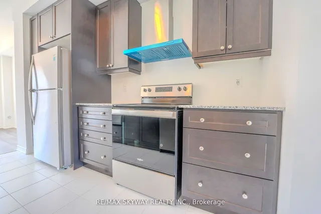 Additional image 19 of 4 Plume St