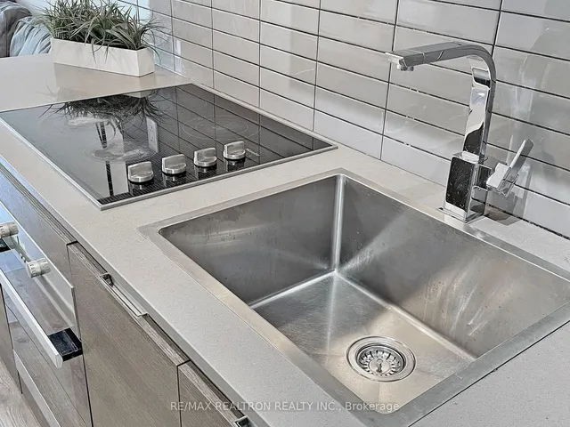 Additional image 18 of 200 Bloor St Unit 2007