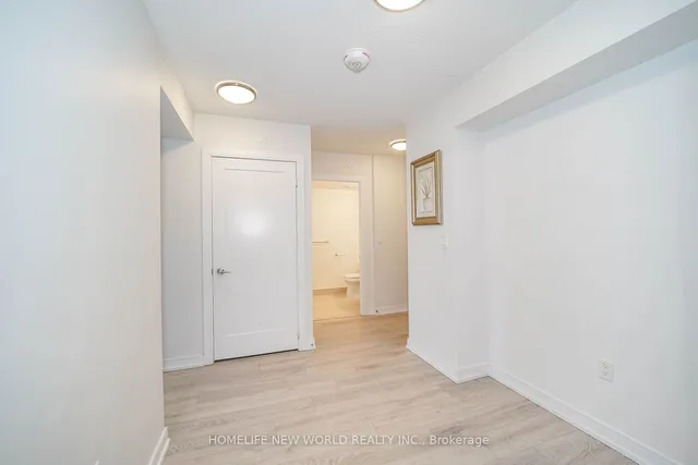 Additional image 16 of 225 Village Green Sq Unit 1306