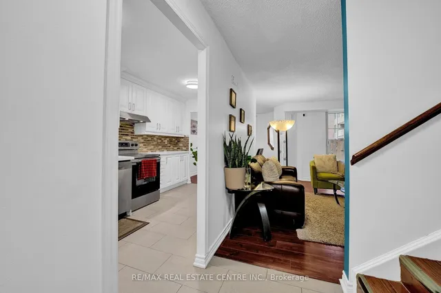 Additional image 7 of 4062 Lawrence Ave Unit 106