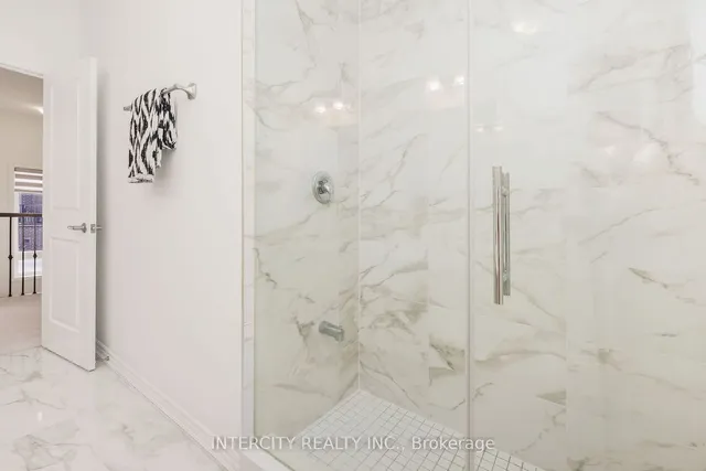 Additional image 33 of 54 Moorcroft Pl