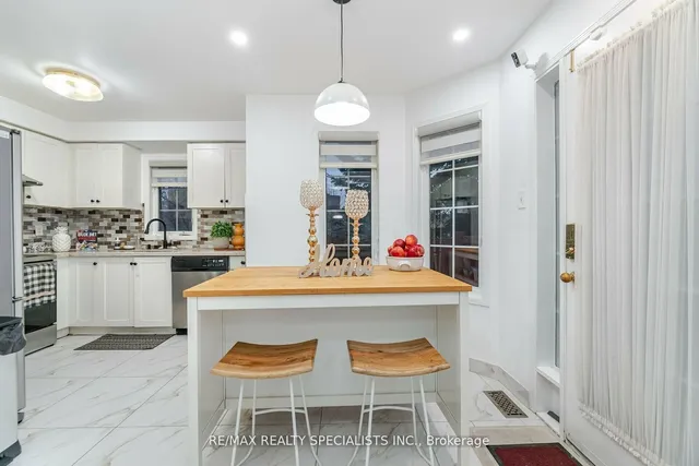 Additional image 14 of 76 Thunderbird Tr