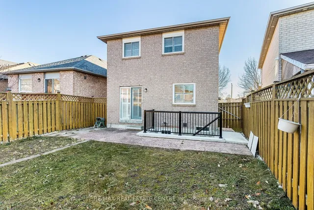 Primary image of 12 Trailridge Dr