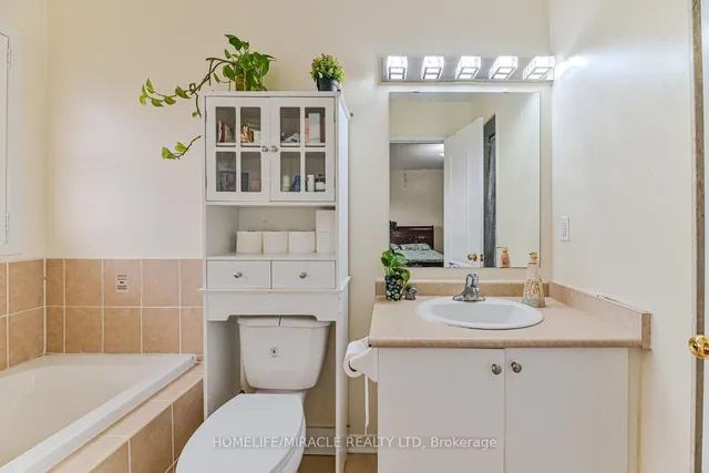 Additional image 20 of 169 Crystal Glen Cres