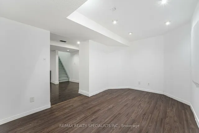 Additional image 30 of 32 Giza Cres