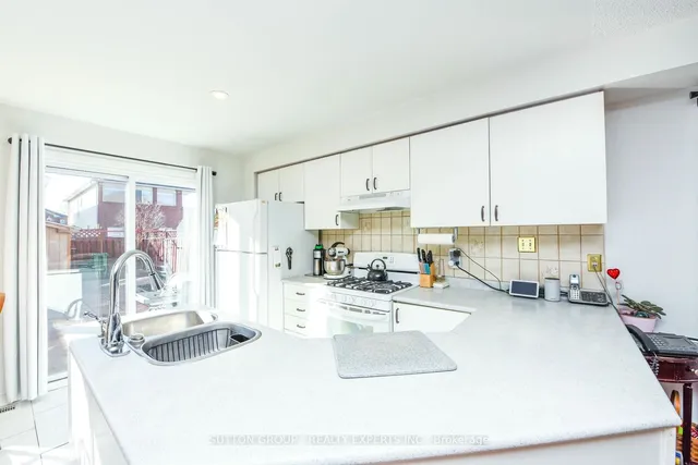 Additional image 11 of 48 Yellow Brick Rd