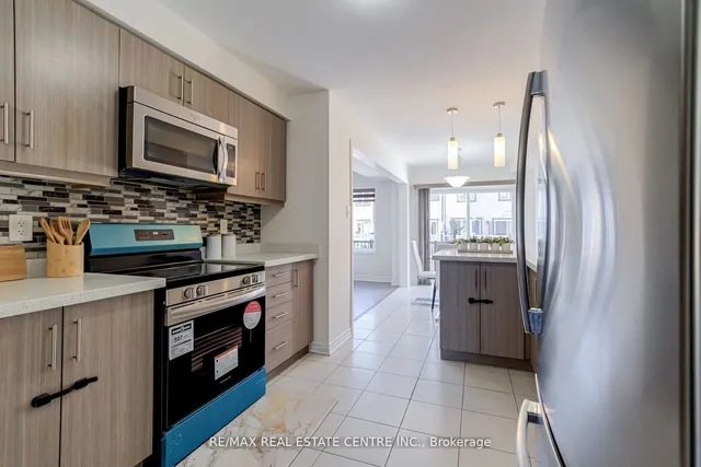 Additional image 14 of 4 Metro Cres