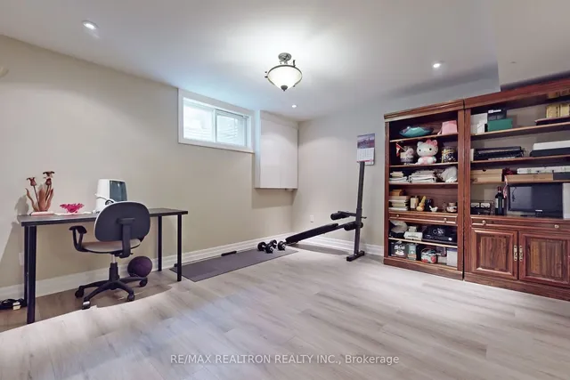 Additional image 33 of 237 Old Yonge St