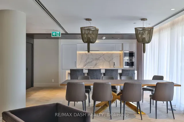 Additional image 35 of 151 Avenue Rd Unit 1002