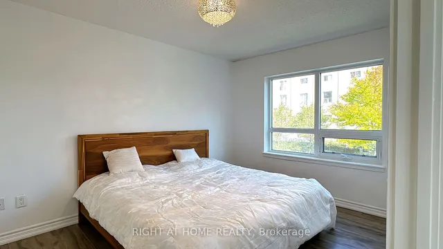 Additional image 22 of 816 Lansdowne Ave Unit 106