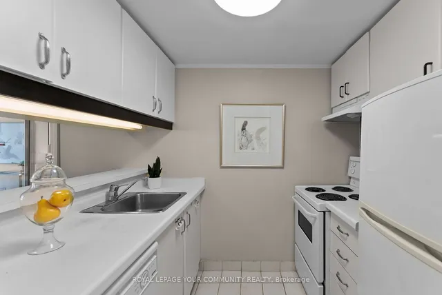 Additional image 17 of 711 Bay St Unit 1221