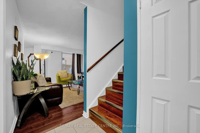 Additional image 8 of 4062 Lawrence Ave Unit 106