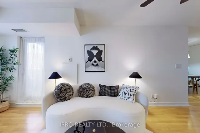 Additional image 8 of 225 Wellesley St Unit 701