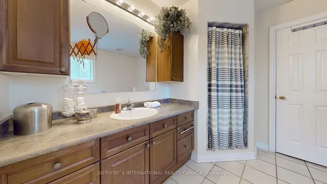 Additional image 24 of 19 Hollowgrove Blvd