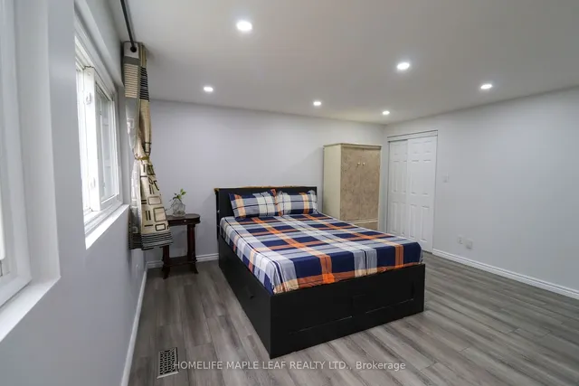 Additional image 19 of 59 Lexington Ave Unit 18