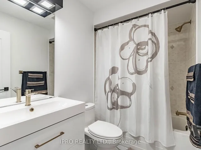 Additional image 29 of 55 Stoneylake Ave