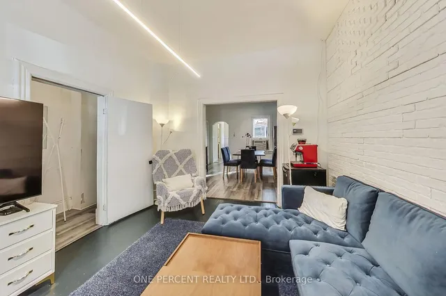 Additional image 10 of 825 Adelaide St