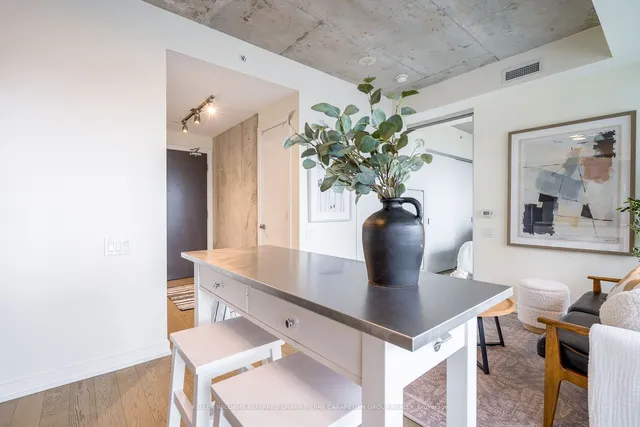 Additional image 20 of 11 Charlotte St Unit 2004