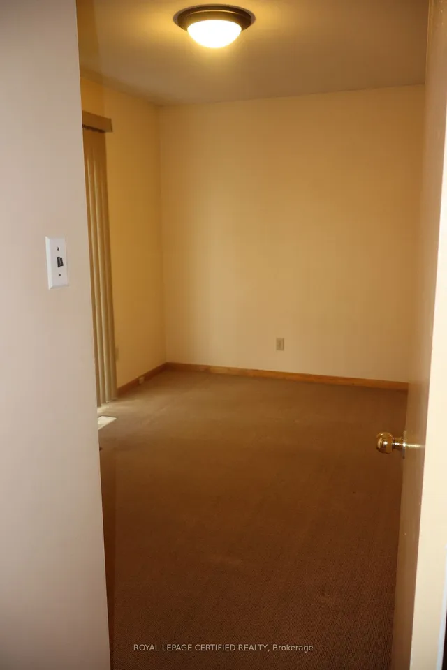 Additional image 23 of 35 Ladore Dr