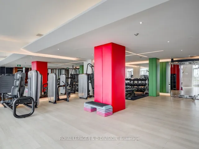 Additional image 28 of 38 Avenue Rd Unit 808