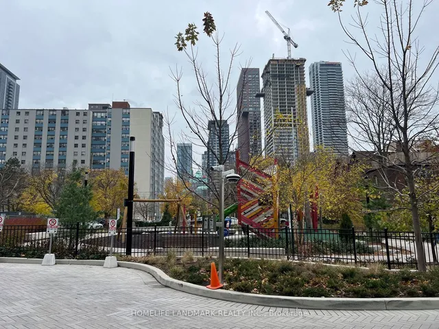 Additional image 39 of 585 Bloor St Unit 2121