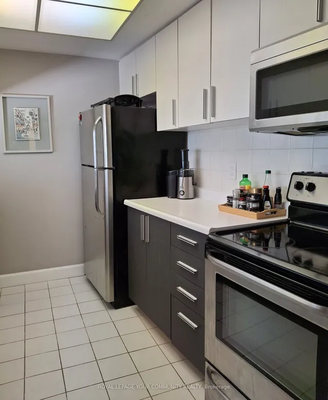 Additional image 19 of 77 Harbour Sq Unit 809