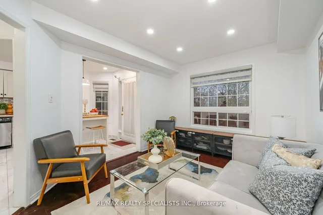 Additional image 11 of 76 Thunderbird Tr