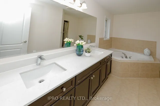 Additional image 18 of 74 Aylesbury Dr