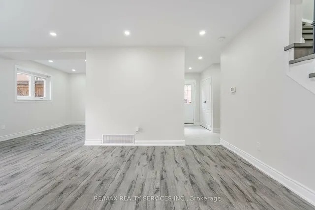 Additional image 4 of 41 Town House Cres