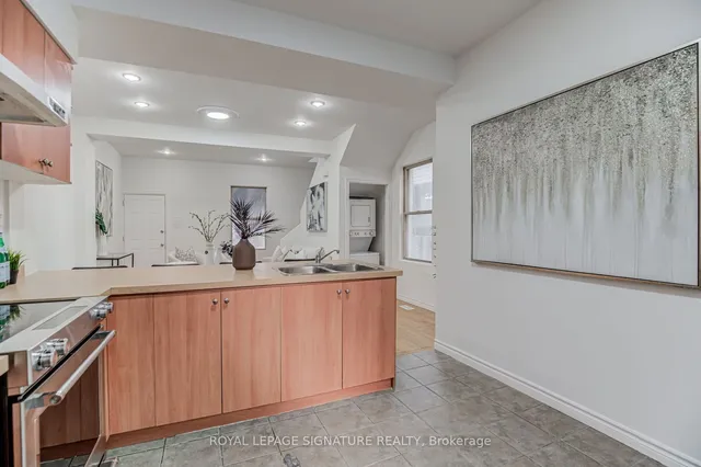 Additional image 15 of 533 Victoria Pk Ave