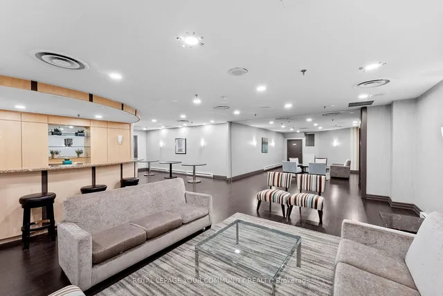 Additional image 35 of 711 Bay St Unit 1221