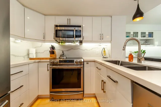 Additional image 25 of 208 Niagara St Unit 36