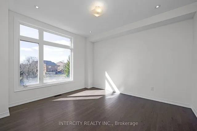 Additional image 21 of 30 Queenpost Dr