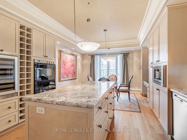 Additional image 13 of 38 Avenue Rd Unit 808