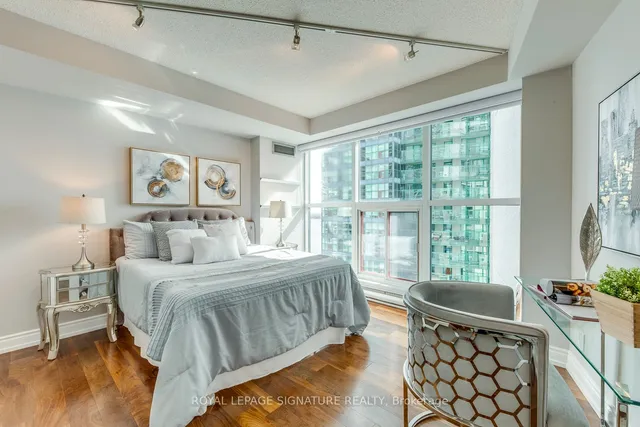 Additional image 16 of 77 Harbour Sq Unit 2207