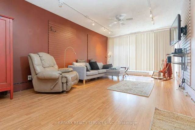 Additional image 7 of 1652 Jane St