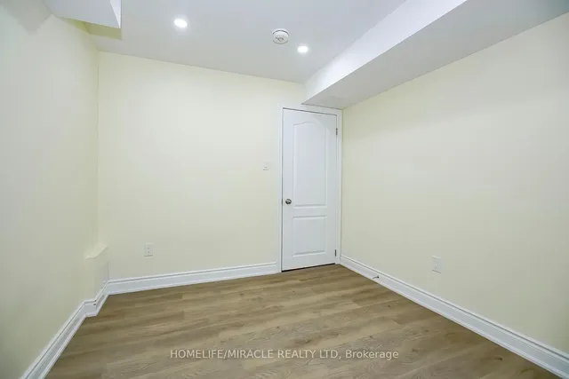 Additional image 32 of 31 Saint Dennis Rd