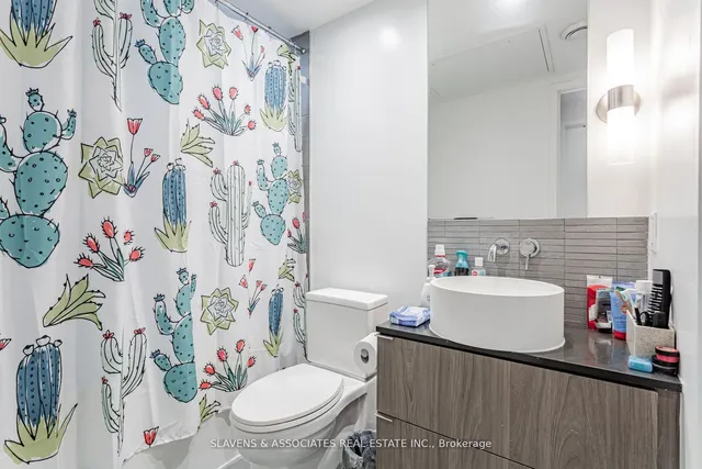 Additional image 9 of 161 Roehampton Ave Unit 633