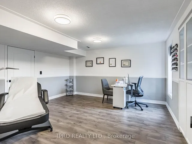 Additional image 33 of 55 Stoneylake Ave