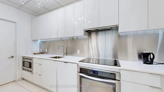 Additional image 30 of 185 Roehampton Ave Unit 2705