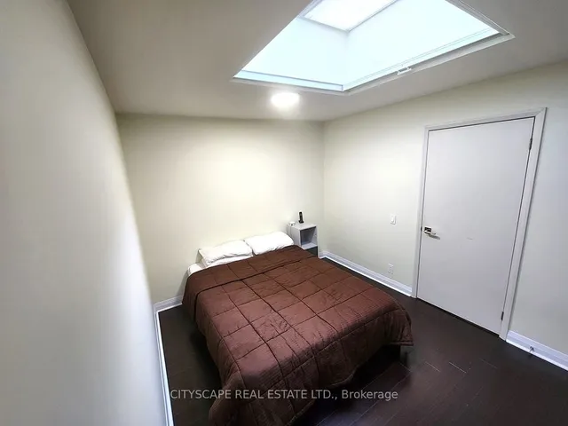 Additional image 16 of 5 Valhalla Inn Rd Unit 104