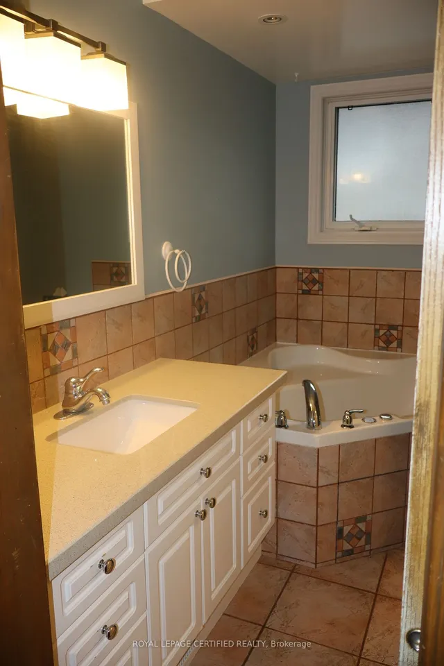 Additional image 14 of 35 Ladore Dr