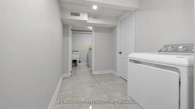 Additional image 22 of 16 Drake Blvd