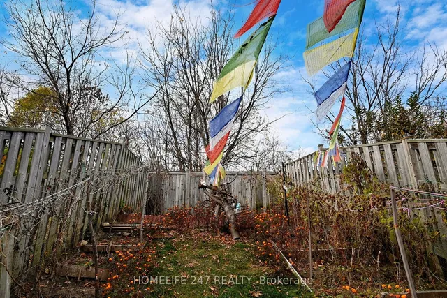 Additional image 38 of 82 Conn Smythe Dr