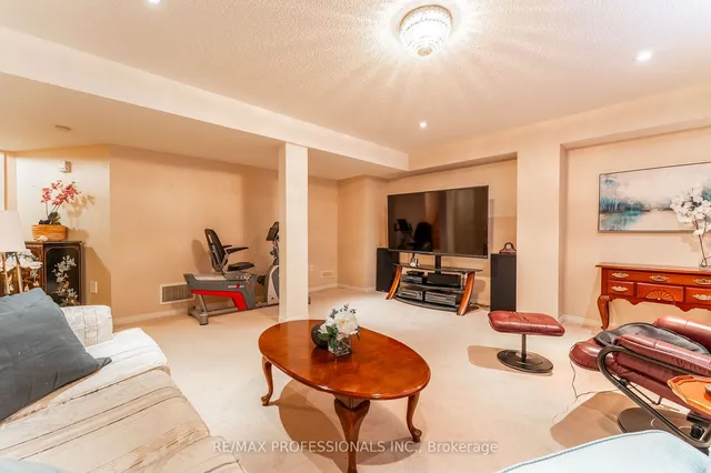 Additional image 27 of 25 Amboise Cres