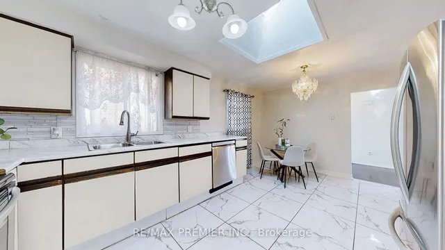 Additional image 12 of 105 Fairglen Ave