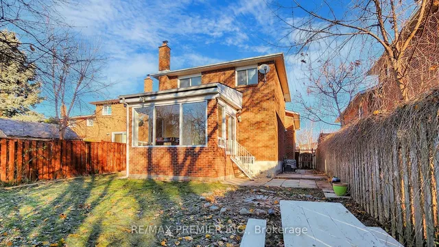 Additional image 37 of 105 Fairglen Ave