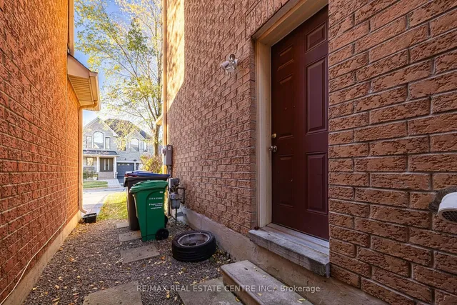 Additional image 2 of 63 Oblate Cres