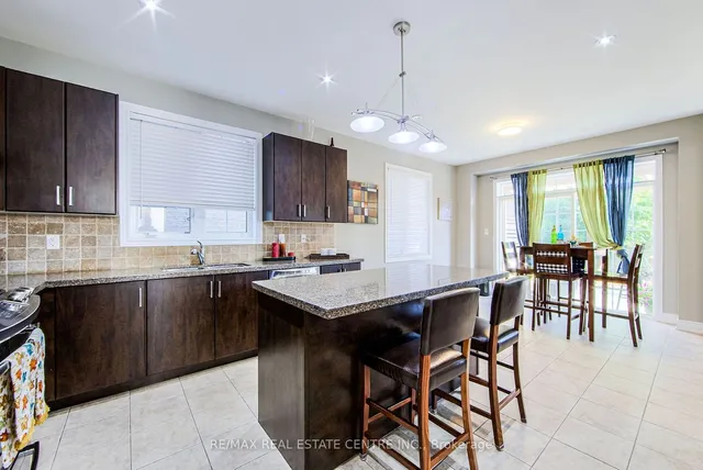 Additional image 28 of 30 Deanston Crt