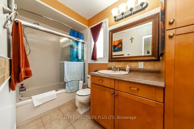 Additional image 18 of 46 Lorraine Cres